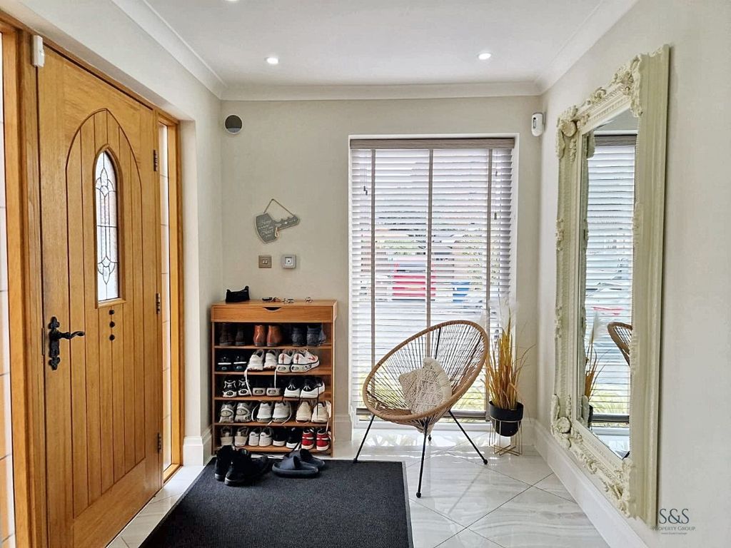 Property photo 3 of 54