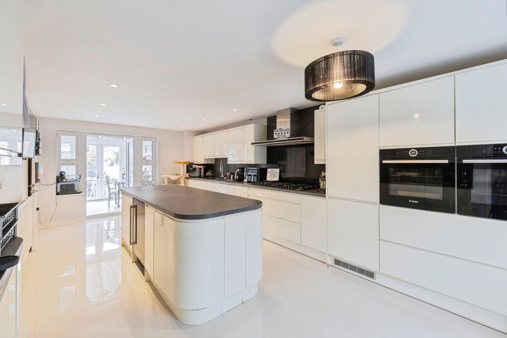 Property photo 2 of 25 Pbox-Img.Jpg
