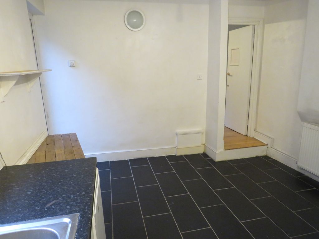 Property photo 3 of 6 Photo 5