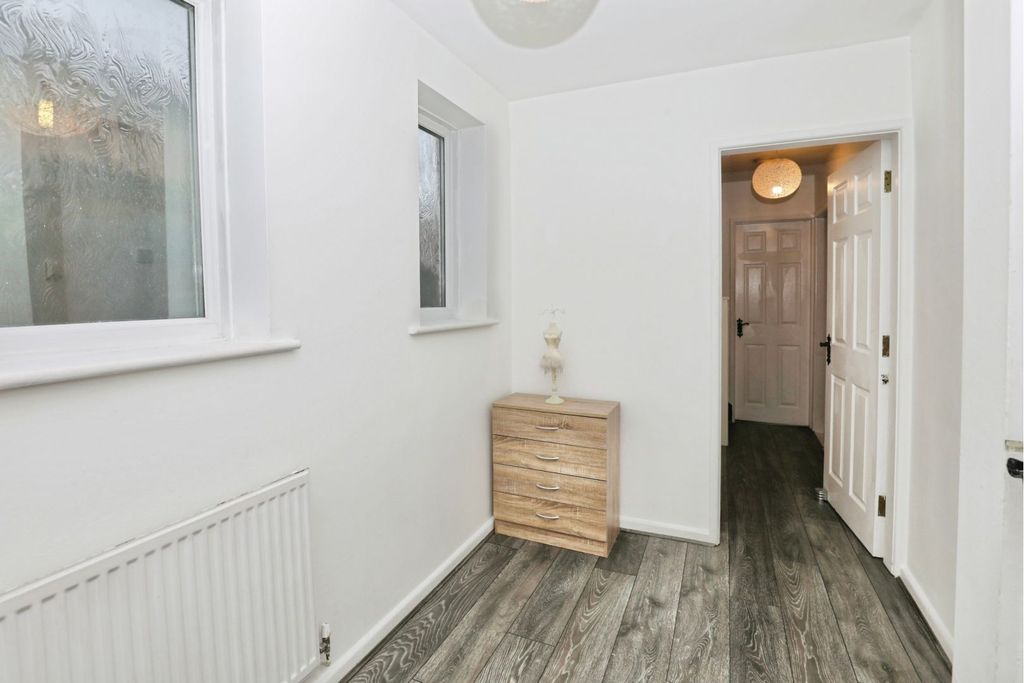 Property photo 2 of 16 Entrance Porch