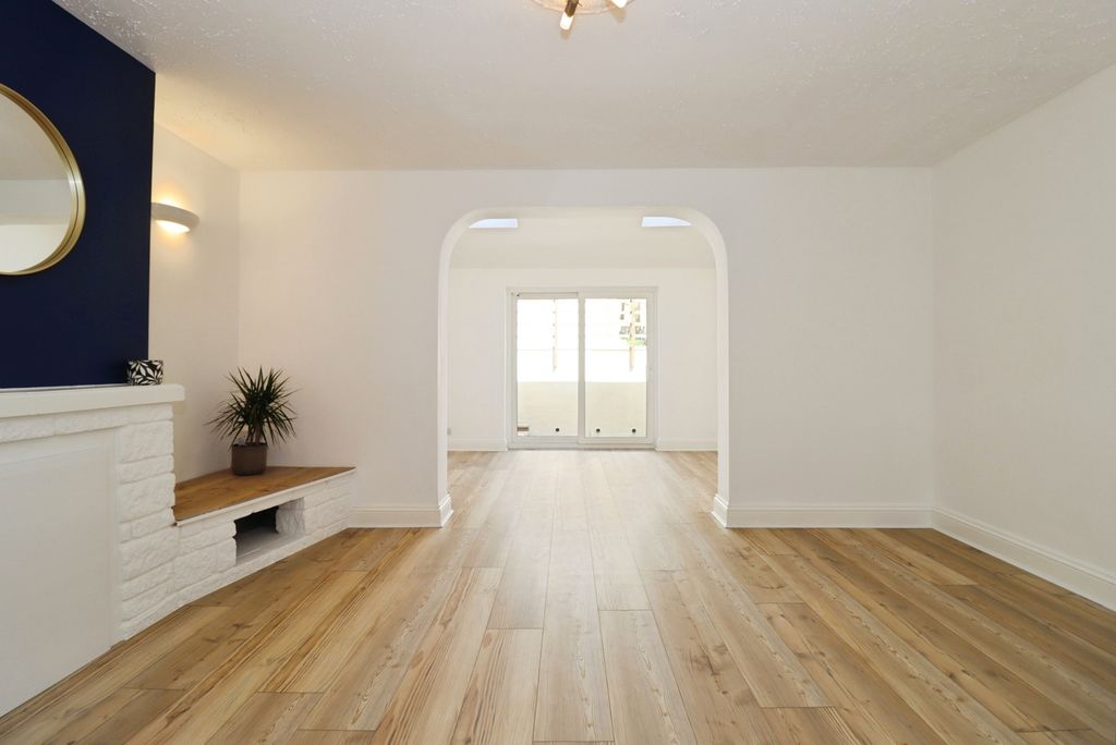 Property photo 3 of 15 Pbox-Img.Jpg