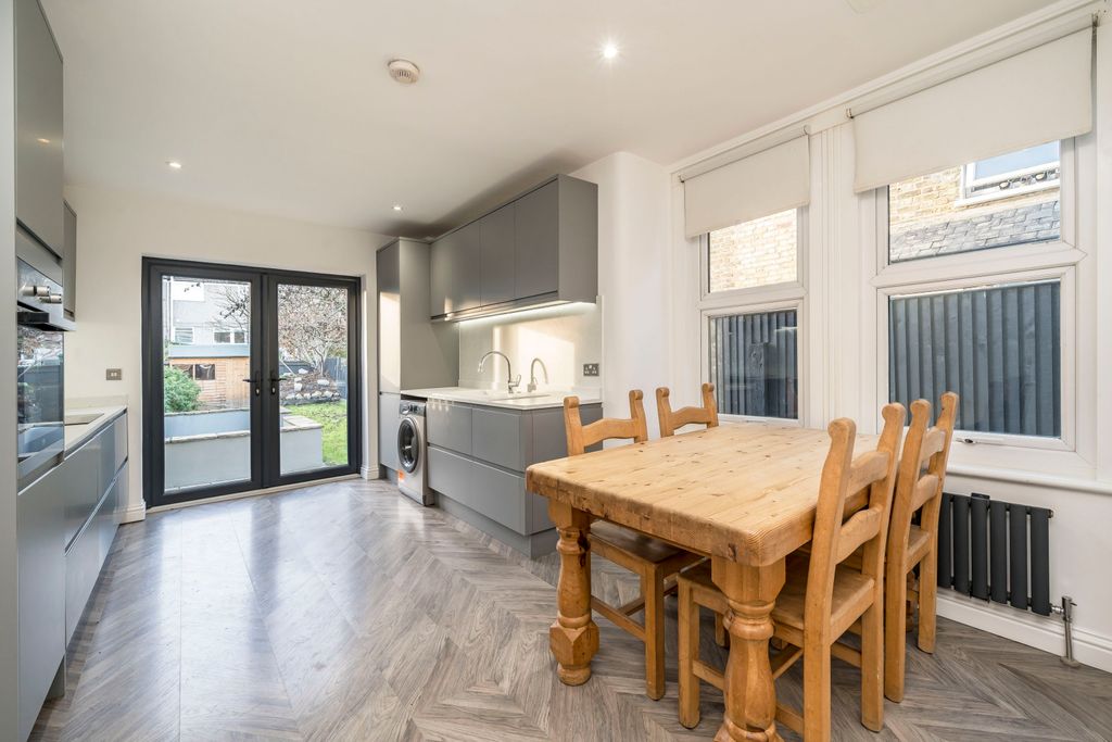 Property photo 3 of 10 Picture No. 12