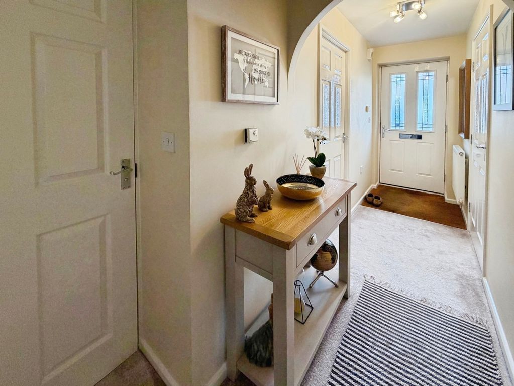 Property photo 2 of 18 Entrance Hallway