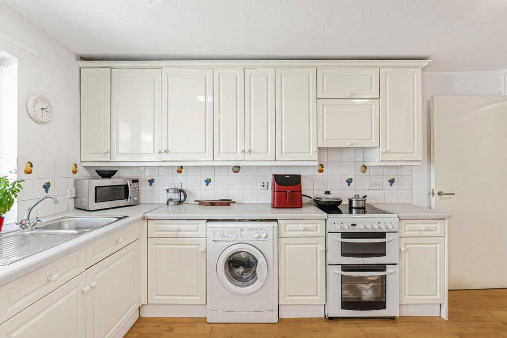 Property photo 3 of 20 Kitchen