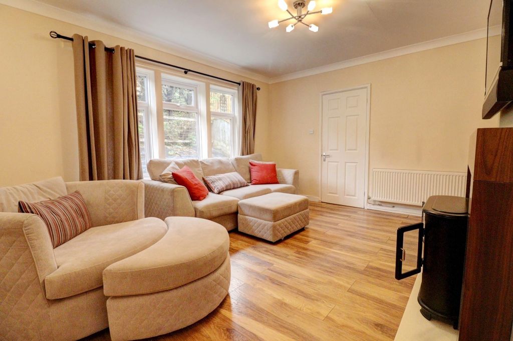 Property photo 1 of 17 Three Bedroom Terraced House To Rent