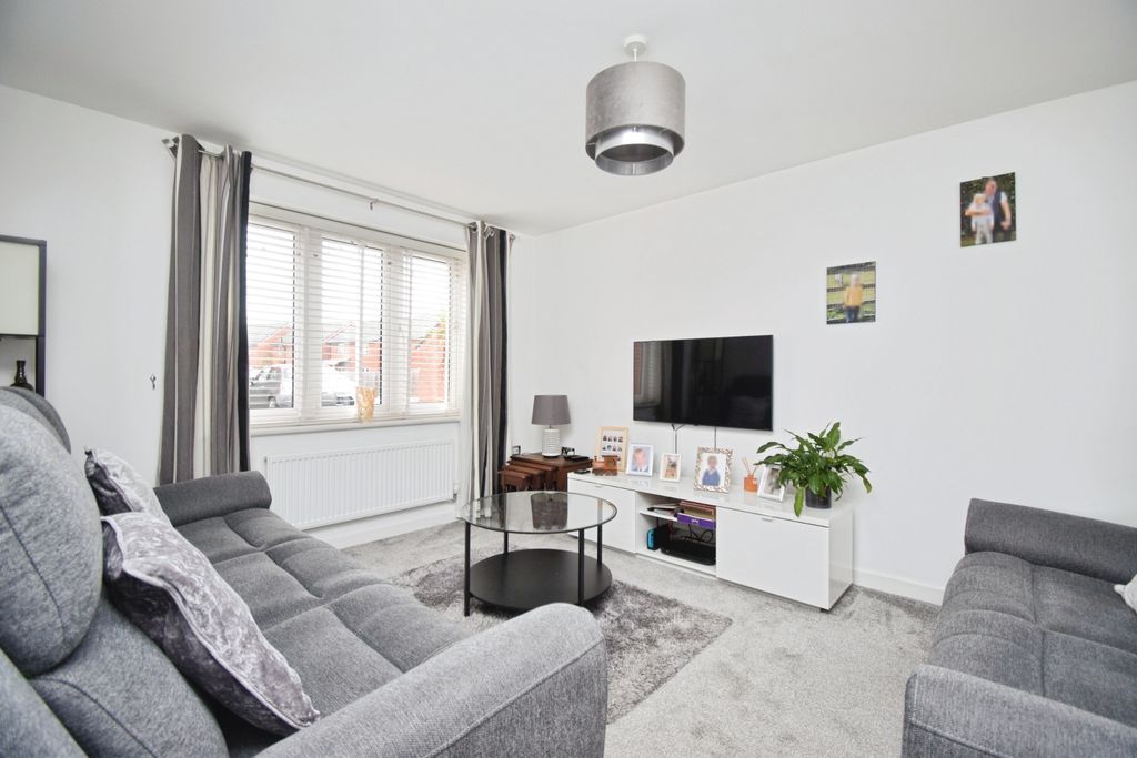 Property photo 2 of 20 Living Room (2)