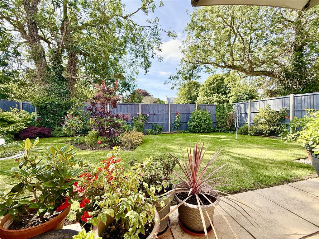 Property photo 2 of 29 Garden