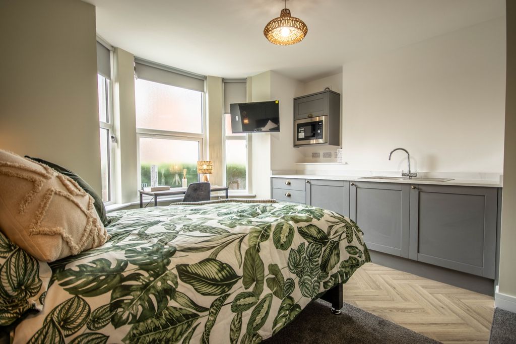 Property photo 2 of 13 E