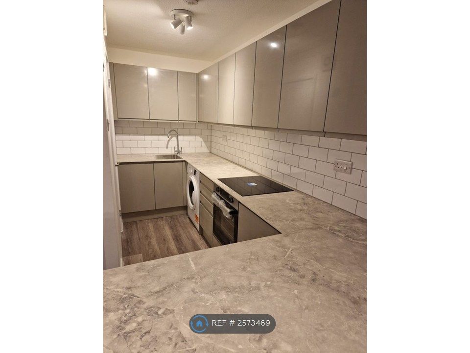 Property photo 3 of 6 Kitchen