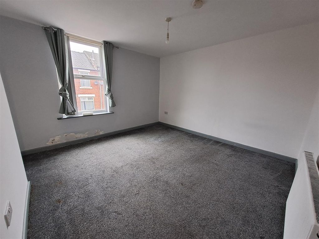 Property photo 3 of 7 Front Bedroom