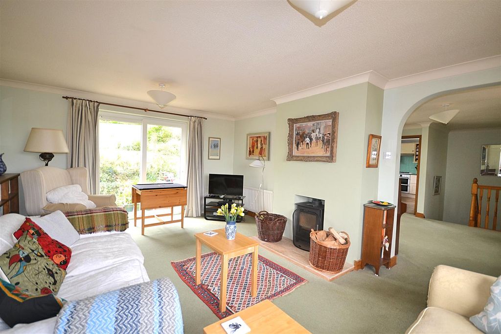 Property photo 2 of 19 14 (2).Png