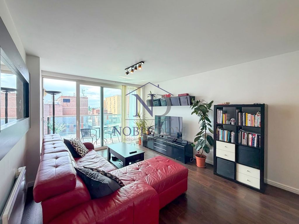 Property photo 1 of 13 Two Bedroom Flat In Hounslow