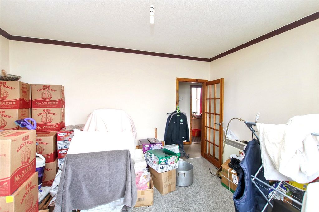 Property photo 3 of 9 Liivng Room
