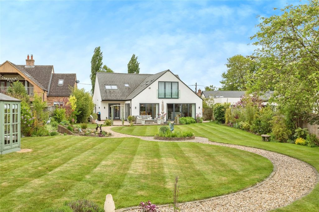Property photo 1 of 41 Picture No. 25