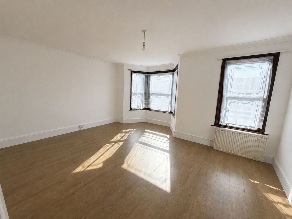 Property photo 1 of 6 Norfolk Rd Ig3