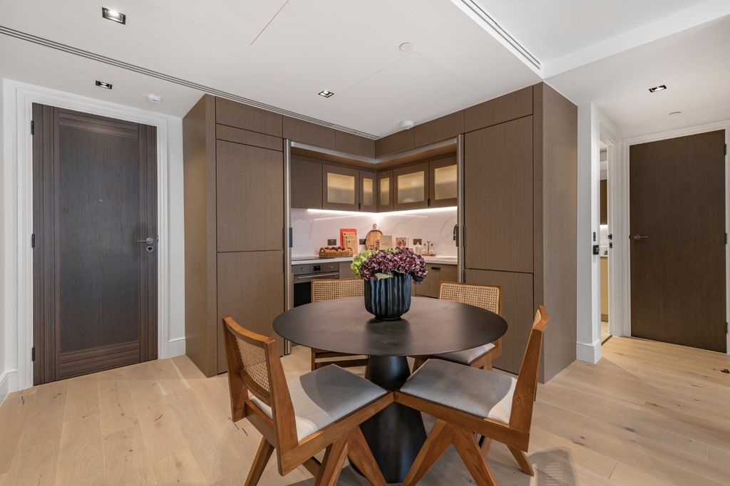 Property photo 2 of 8 Picture No. 14