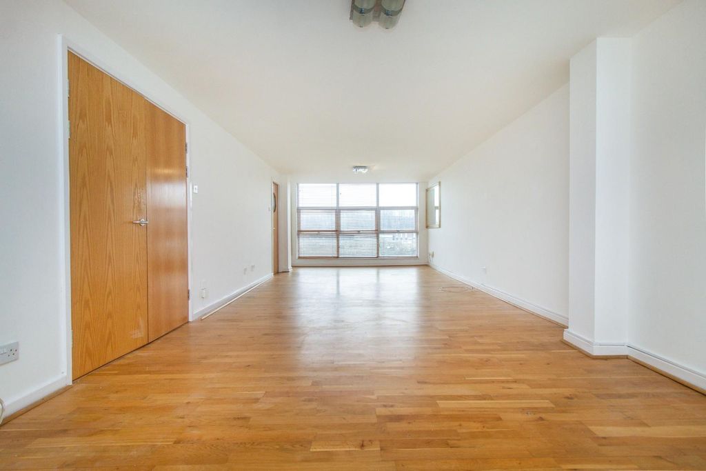 Property photo 2 of 11 Living / Dining Room