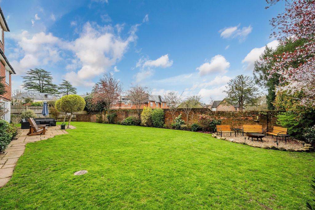 Property photo 2 of 25