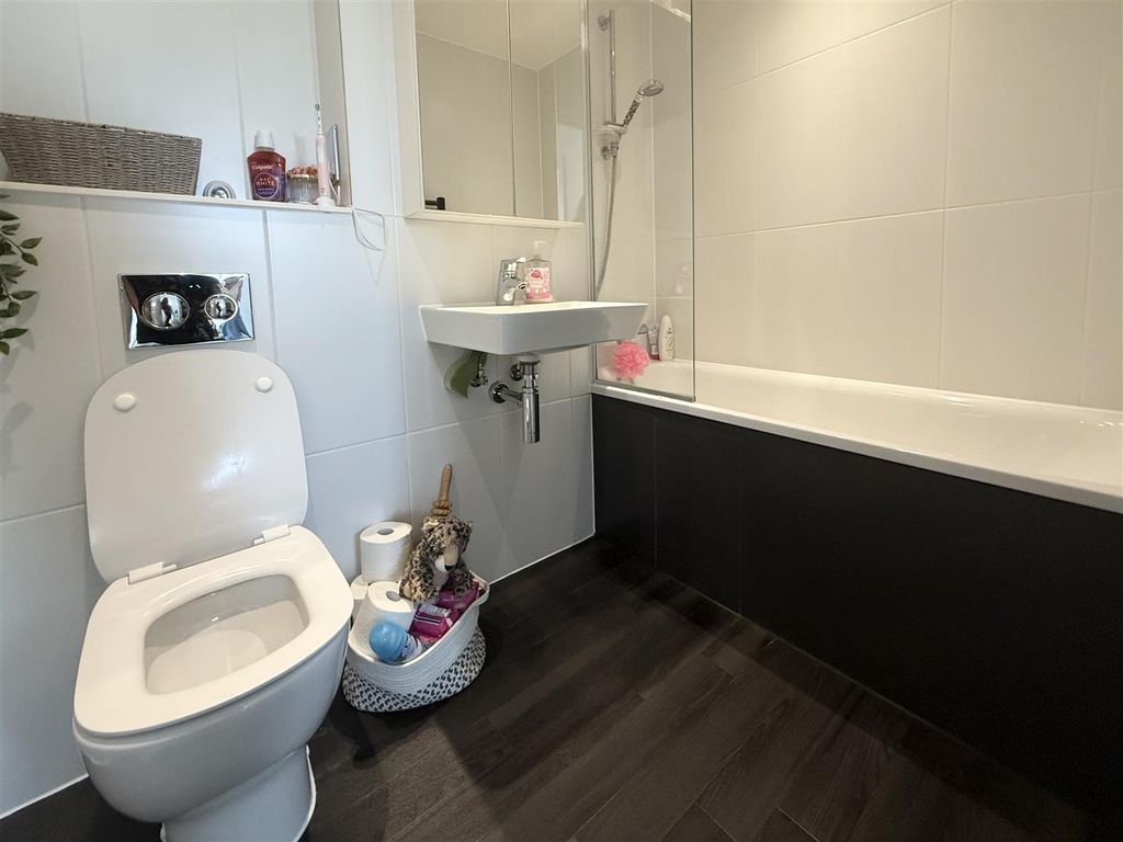 Property photo 1 of 8 Bath.Jpg