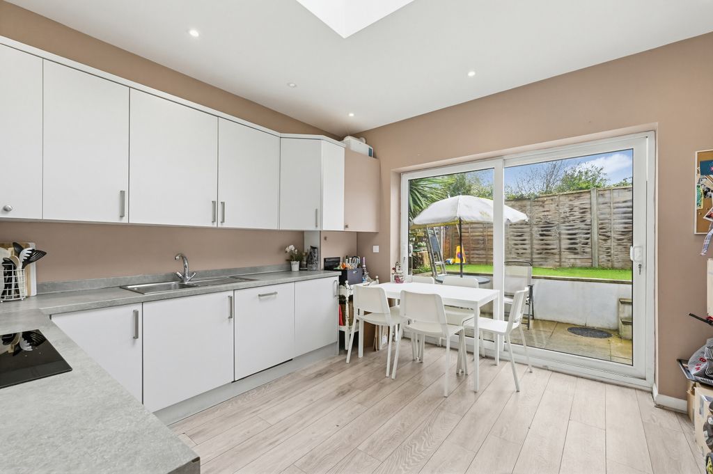 Property photo 2 of 9 Picture No. 10