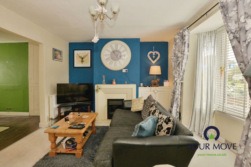 Property photo 2 of 18 Lounge