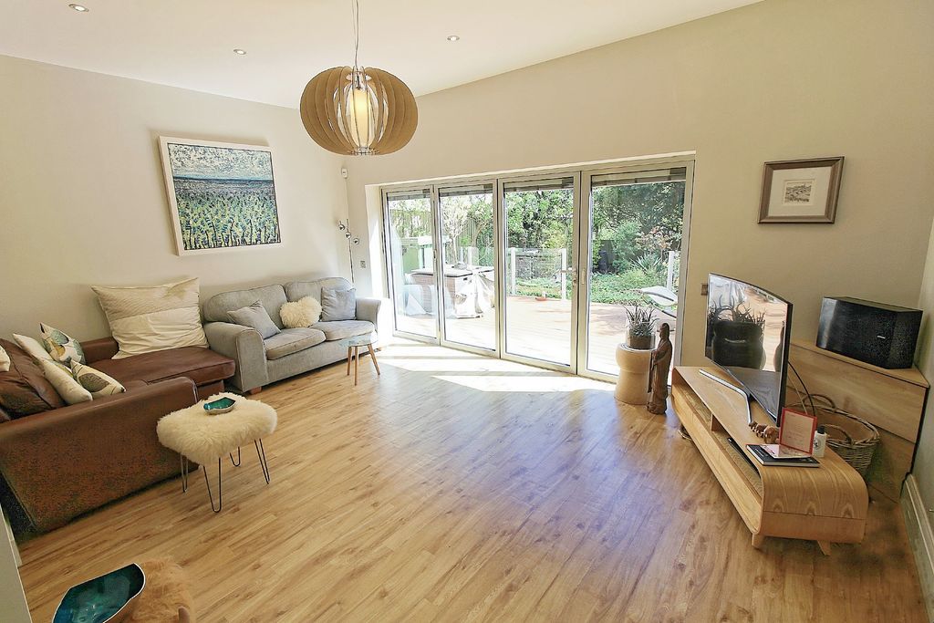 Property photo 2 of 27 Phillips George