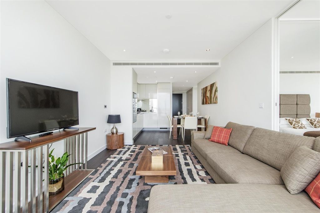 Property photo 3 of 18 Reception