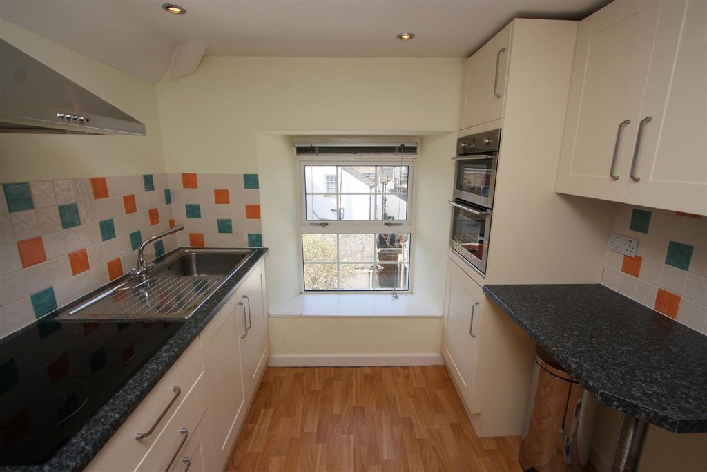 Property photo 3 of 9 Flat 2, 72 Fore Street Kitchen