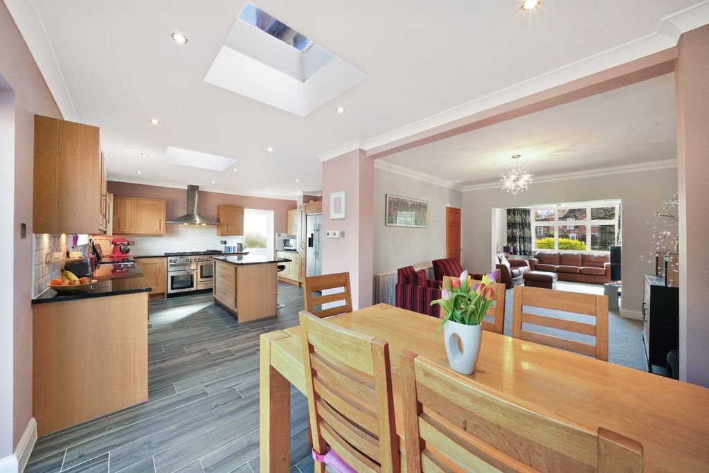 Property photo 2 of 19 5064223