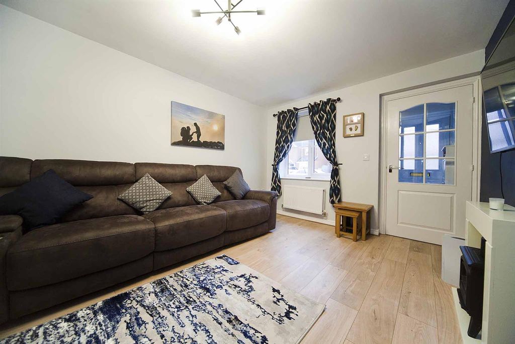 Property photo 2 of 20