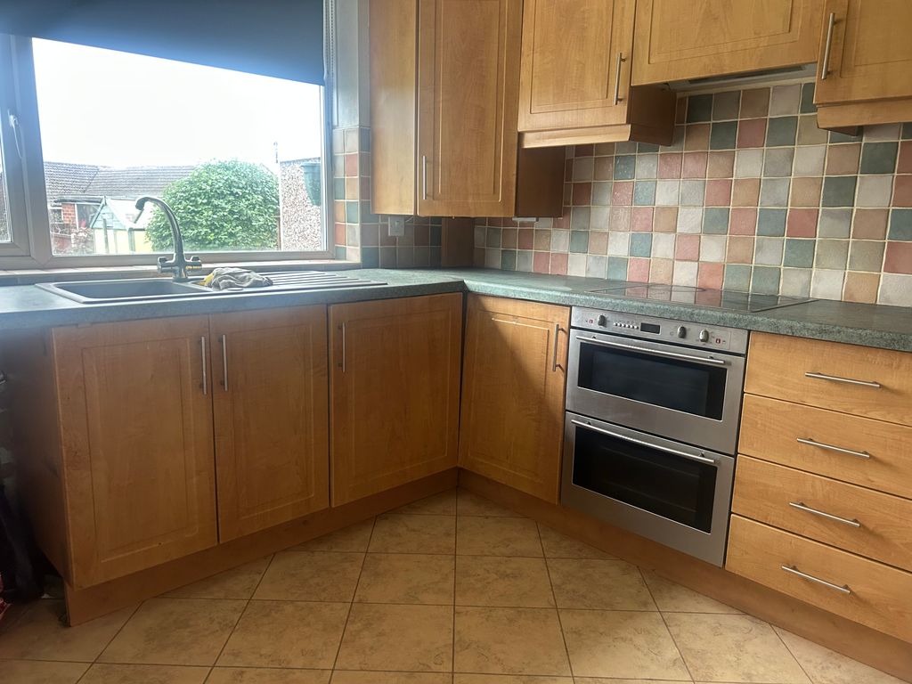 Property photo 3 of 14 Kitchen