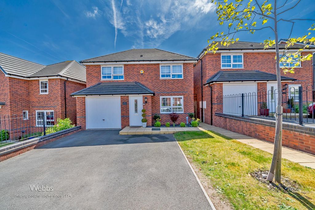 Property photo 1 of 28 Â© Webbs Estate Agents Â© (37 Of 151).Jpg