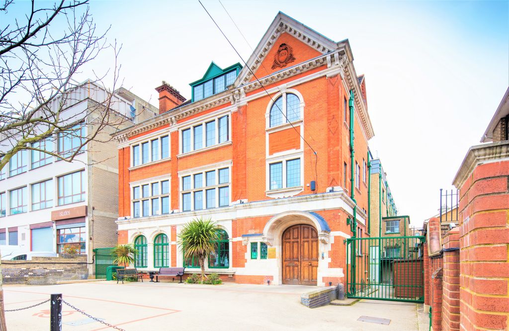 Property photo 1 of 14