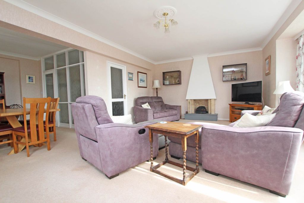 Property photo 2 of 21