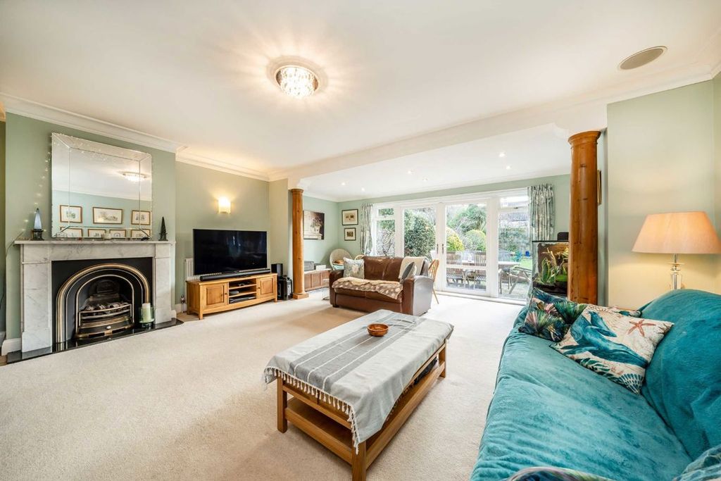 Property photo 2 of 8