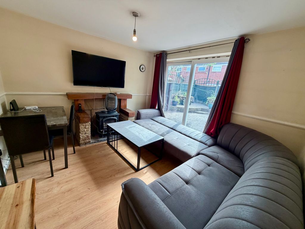Property photo 2 of 9