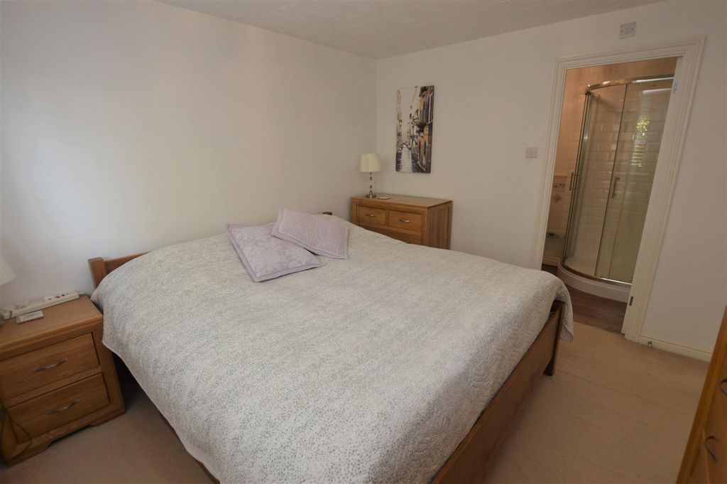 Property photo 3 of 20 Master Bedroom - Ensuite