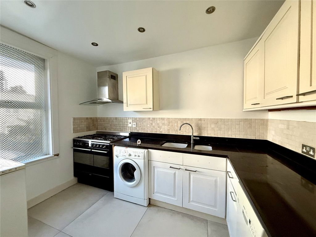 Property photo 3 of 7 Kitchen