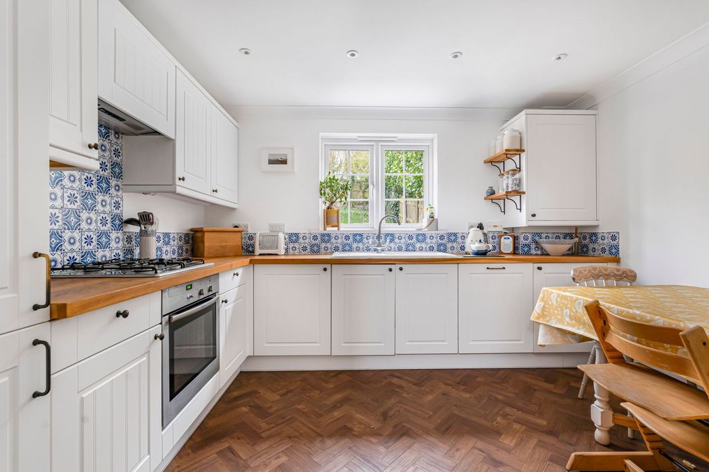 Property photo 2 of 24