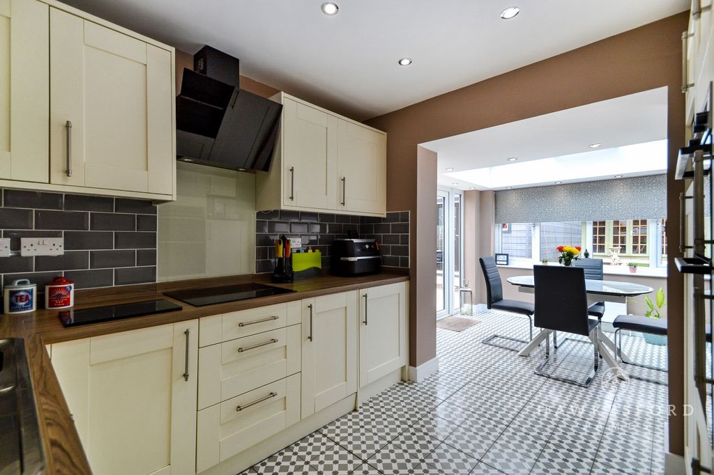 Property photo 2 of 17 Roseleigh Road - Kitchen