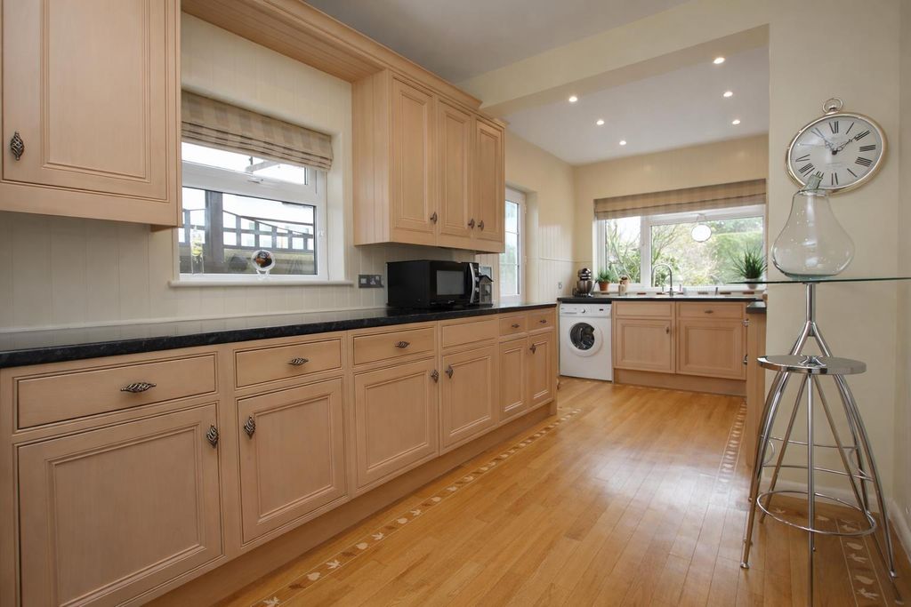 Property photo 3 of 18 35661Afd-1445-493E-8Fb1-3Ccbb65E26E8.Png