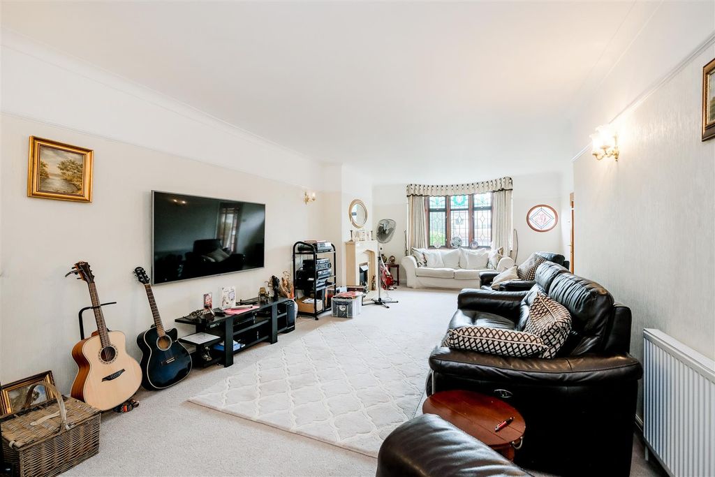 Property photo 3 of 25