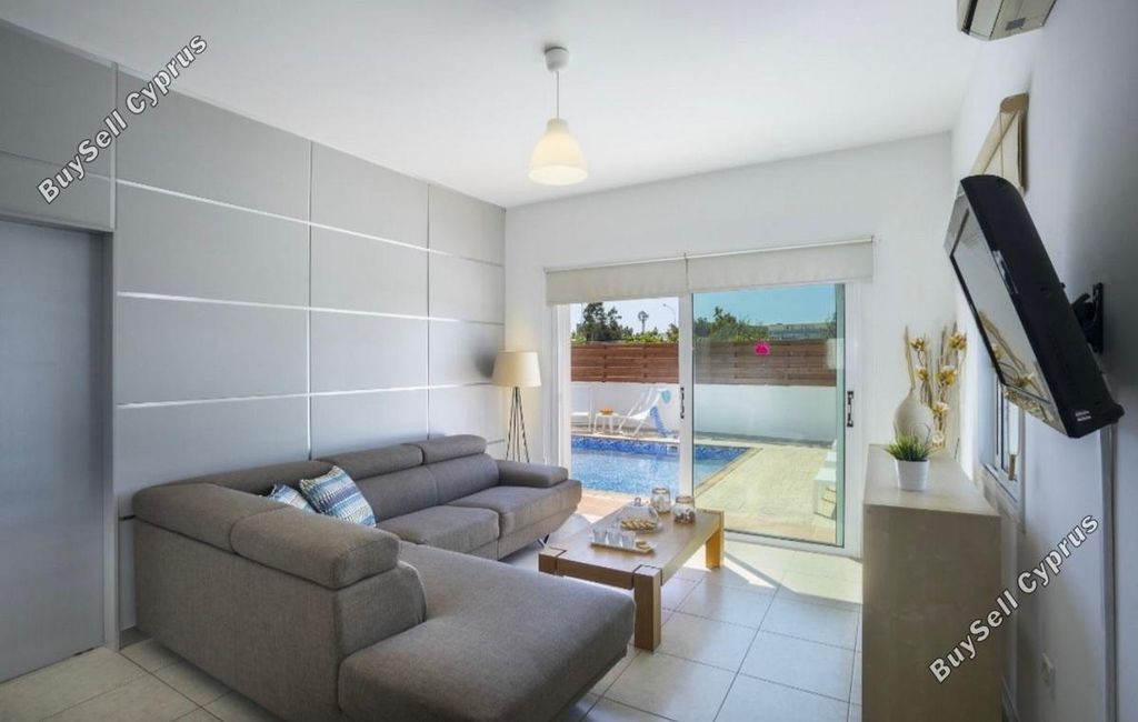 Property photo 2 of 9