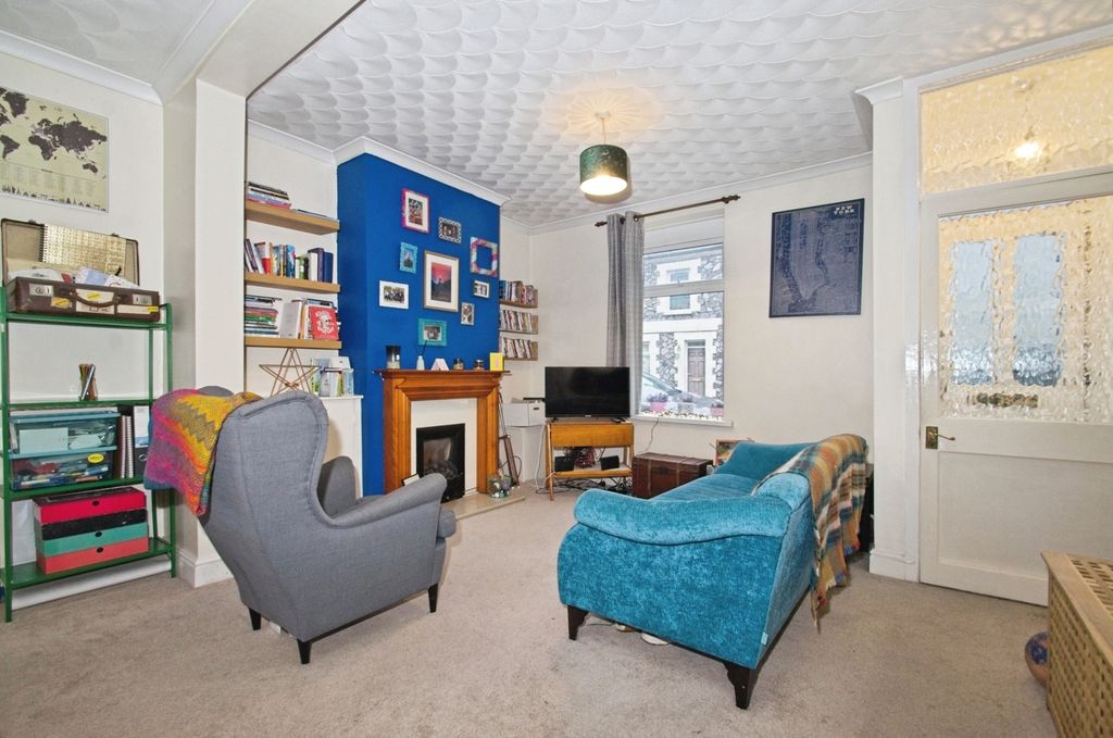 Property photo 3 of 17 Photo