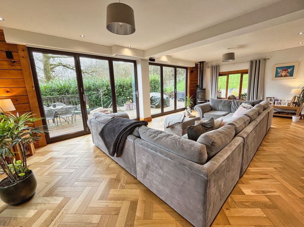 Property photo 2 of 27