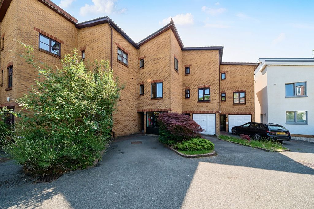Property photo 2 of 16 Picture No. 20