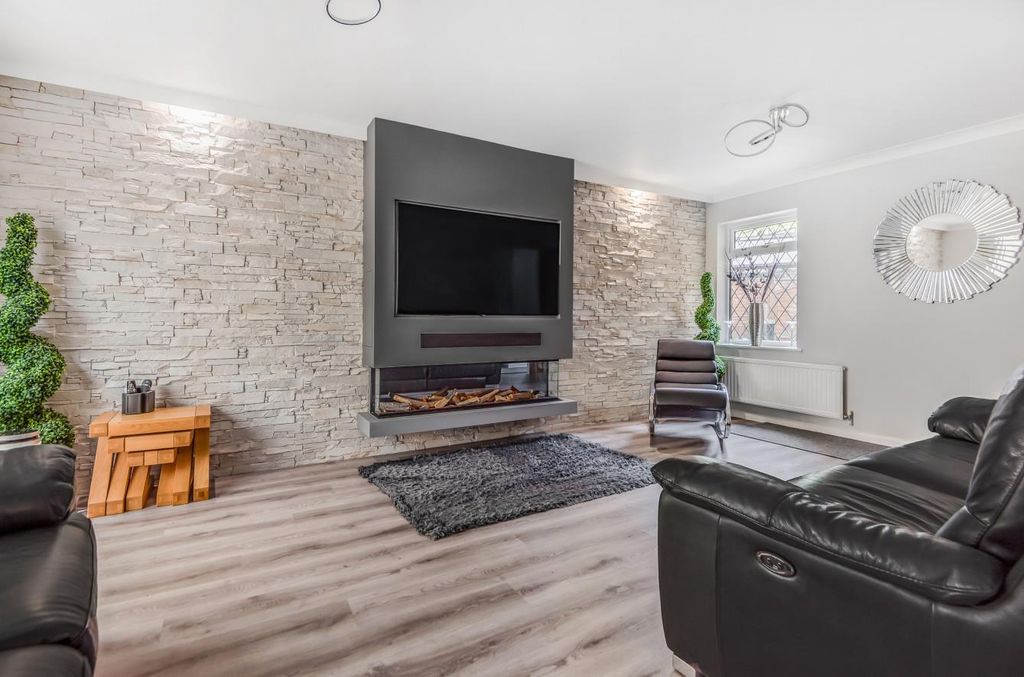 Property photo 2 of 18 828231 (2).Jpg