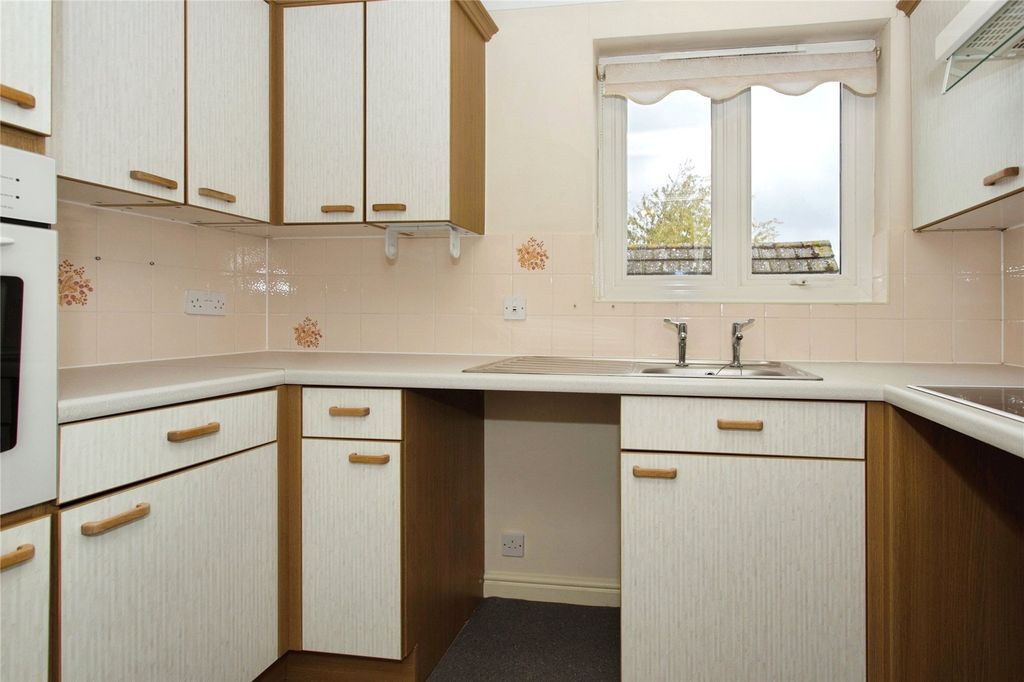 Property photo 2 of 9 Kitchen