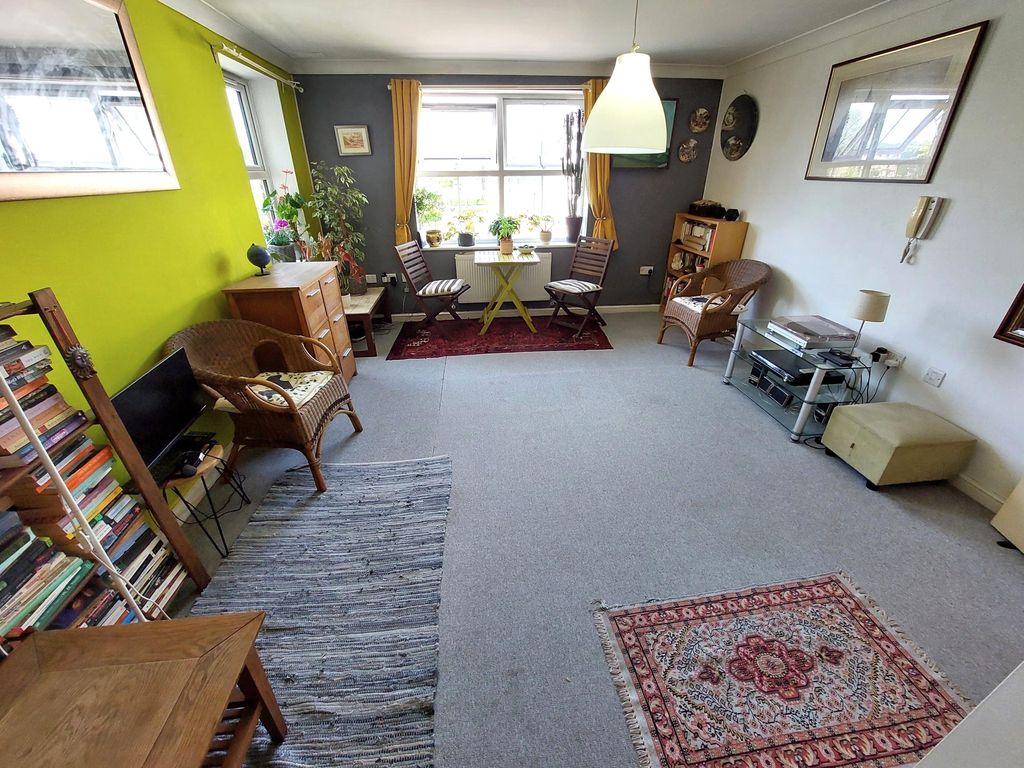 Property photo 3 of 11 8Grt7