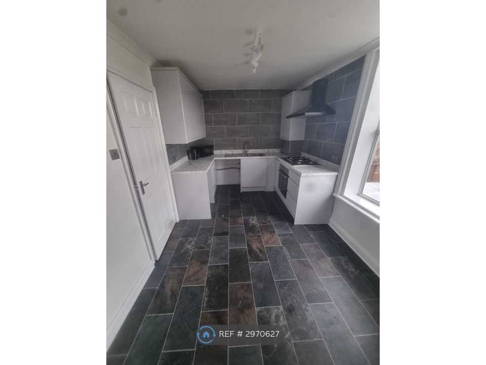 Property photo 3 of 10 Eat In Kitchen